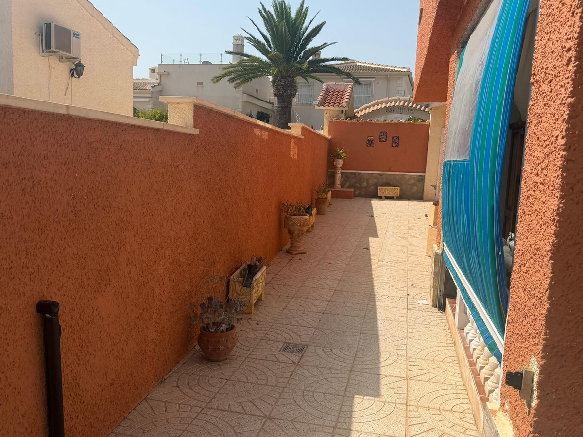 Se vende Villa - Chalet de 4 dormitorios en Costa Blanca, Alicante, España