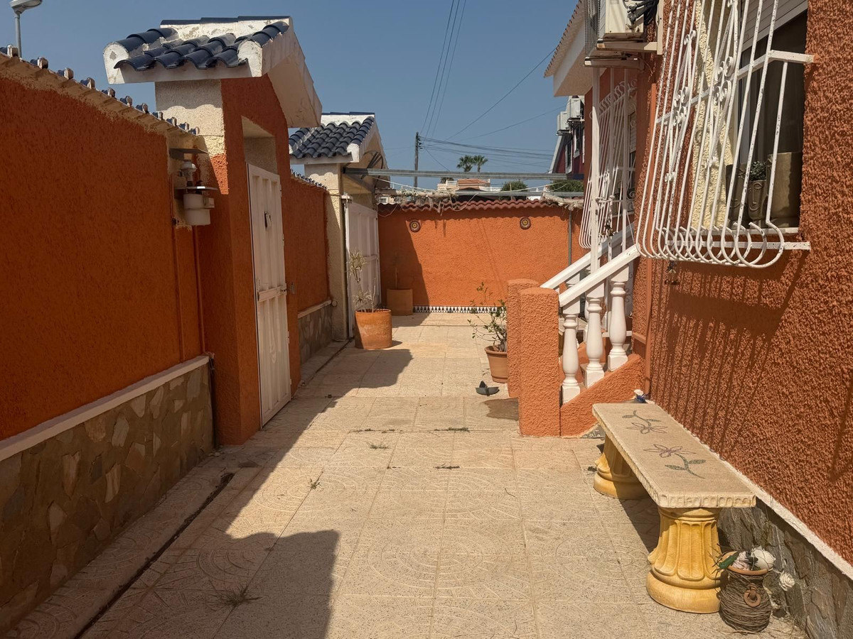 Se vende Villa - Chalet de 4 dormitorios en Costa Blanca, Alicante, España