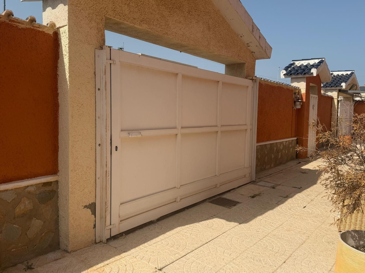 Se vende Villa - Chalet de 4 dormitorios en Costa Blanca, Alicante, España
