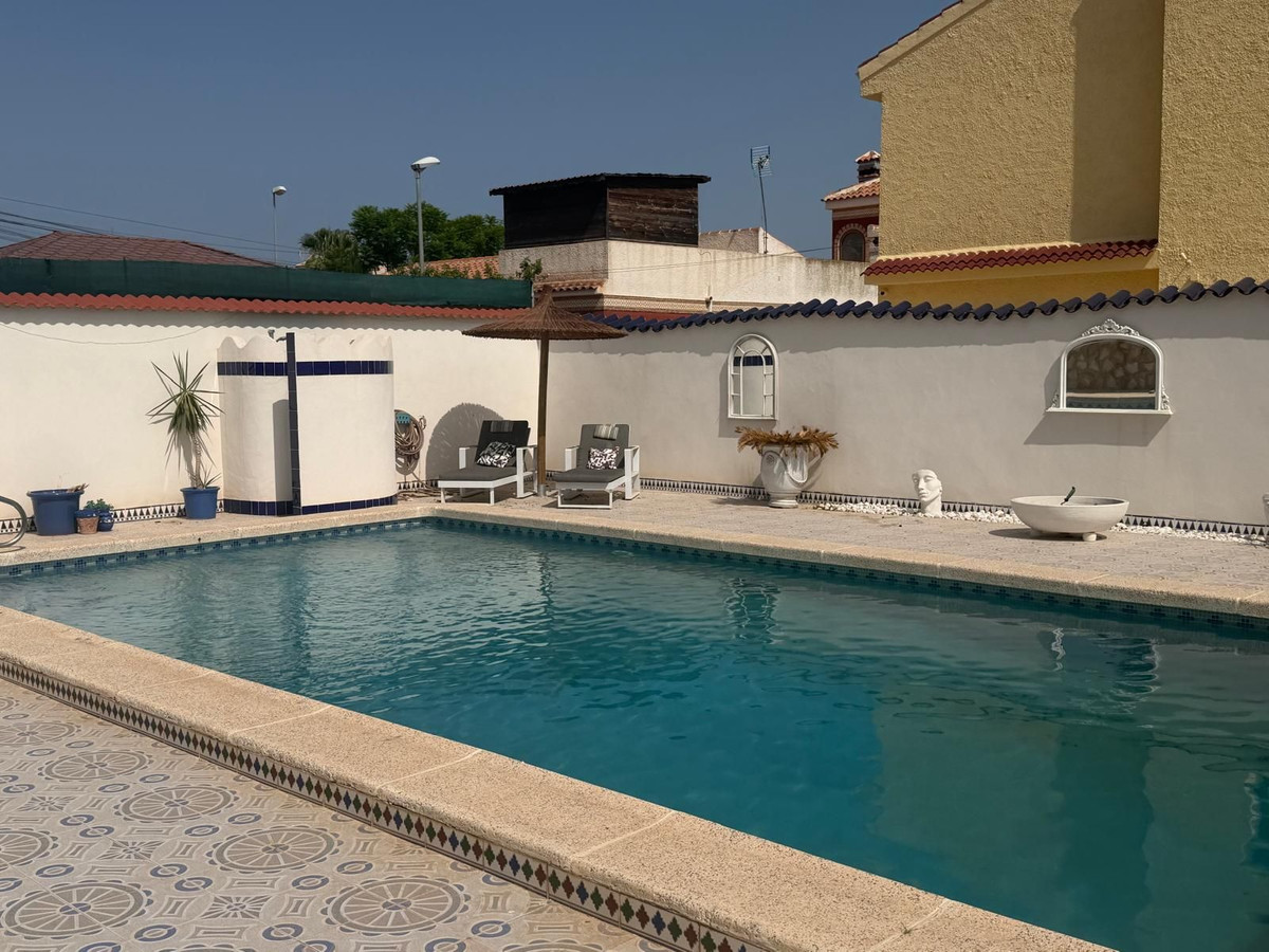 Se vende Villa - Chalet de 4 dormitorios en Costa Blanca, Alicante, España