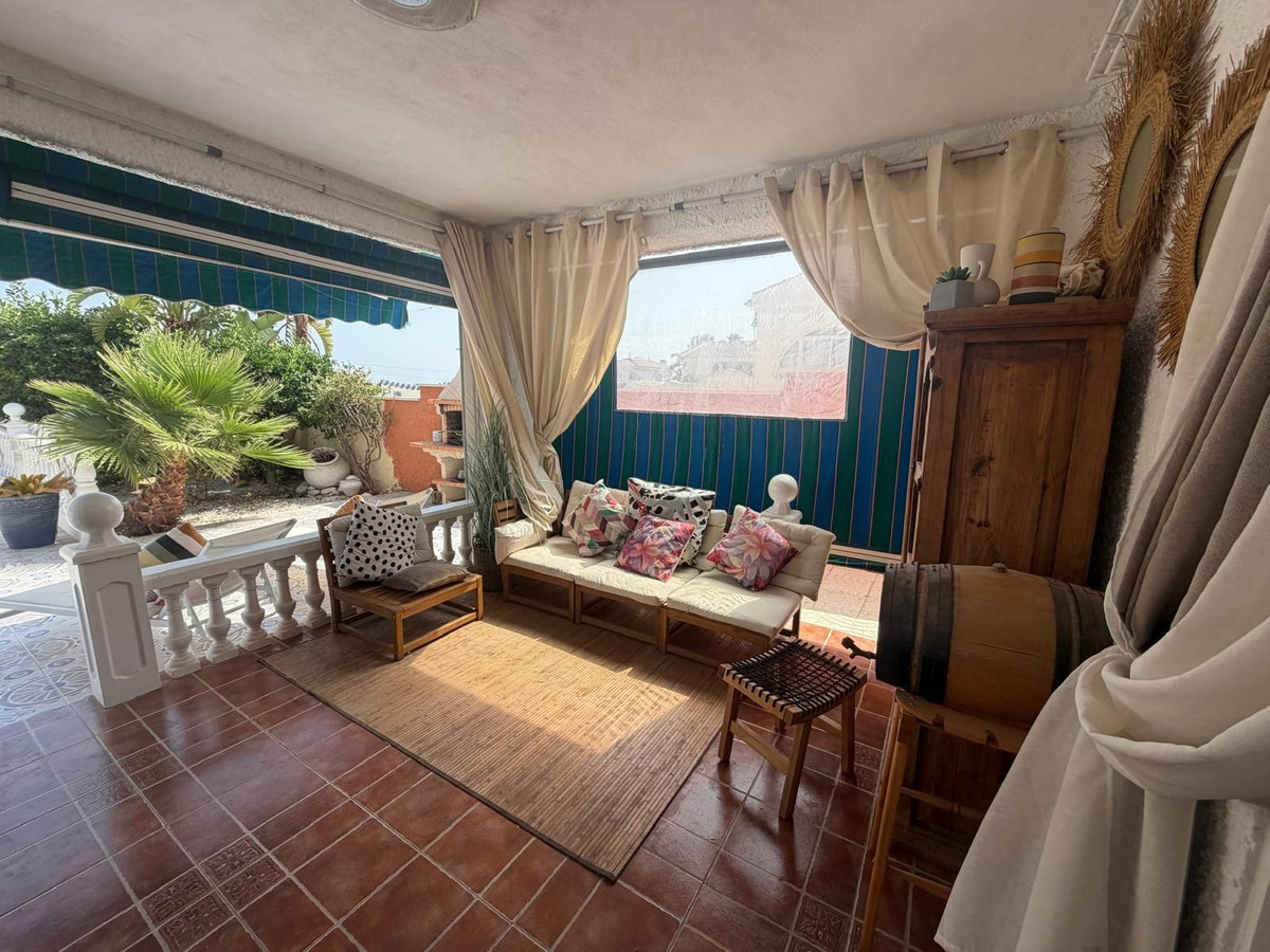 Se vende Villa - Chalet de 4 dormitorios en Costa Blanca, Alicante, España