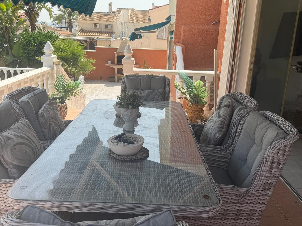 Se vende Villa - Chalet de 4 dormitorios en Costa Blanca, Alicante, España