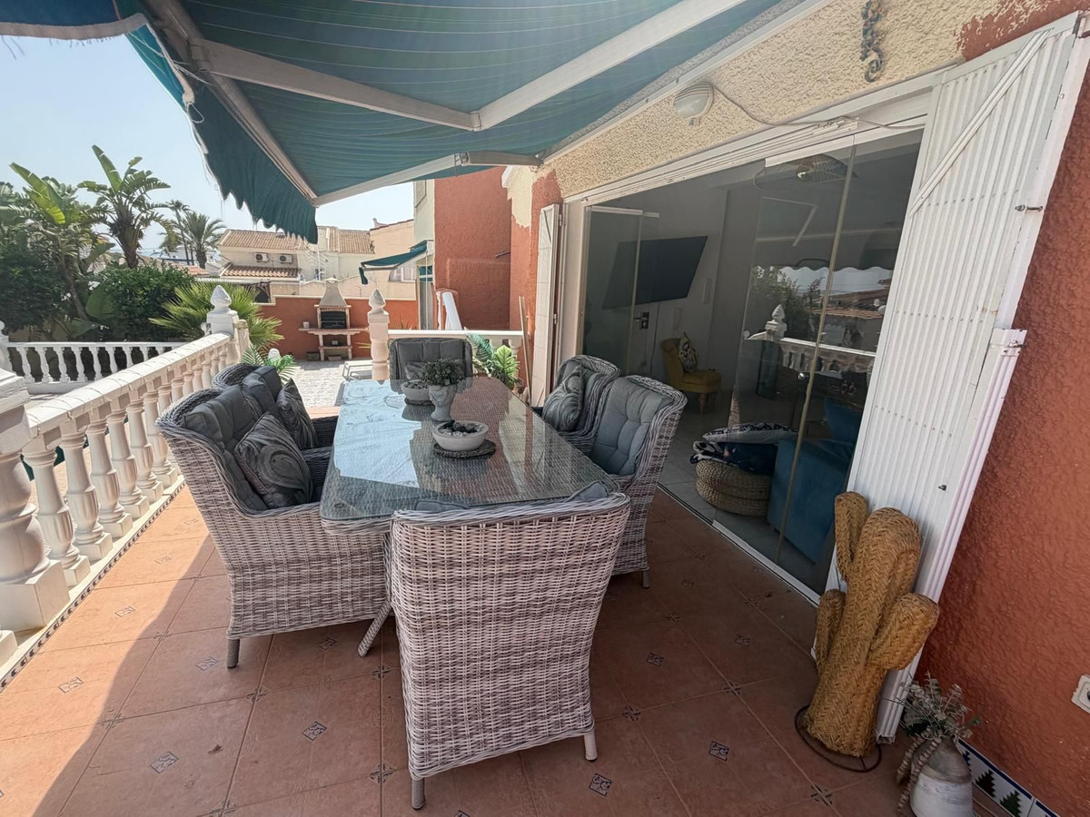 Se vende Villa - Chalet de 4 dormitorios en Costa Blanca, Alicante, España
