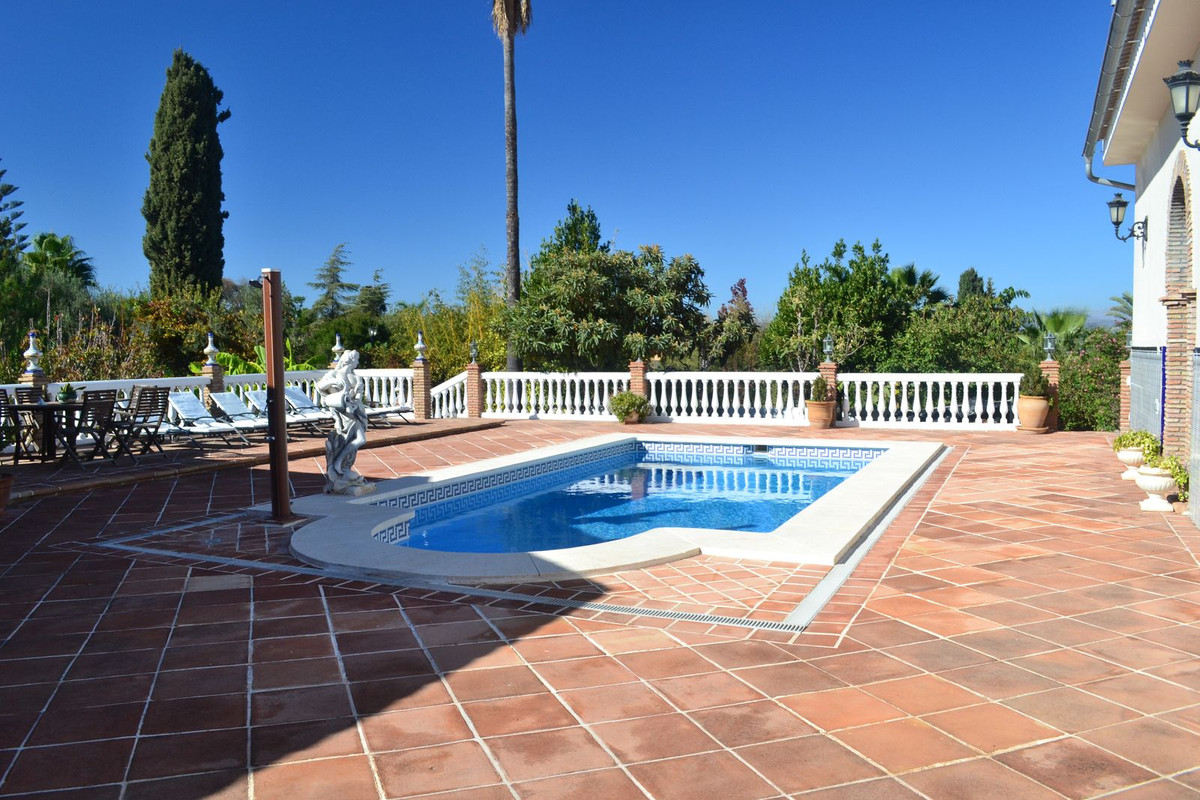7 Bed Commercial unit for sale in Alhaurín De La Torre Costa Del Sol, Málaga, Spain