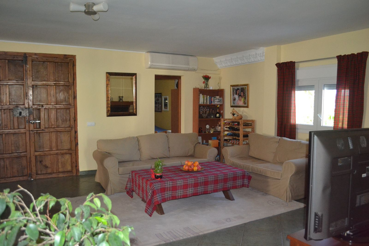 7 Bed Commercial unit for sale in Alhaurín De La Torre Costa Del Sol, Málaga, Spain