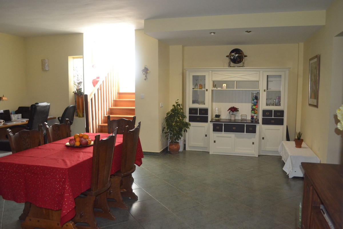 7 Bed Commercial unit for sale in Alhaurín De La Torre Costa Del Sol, Málaga, Spain