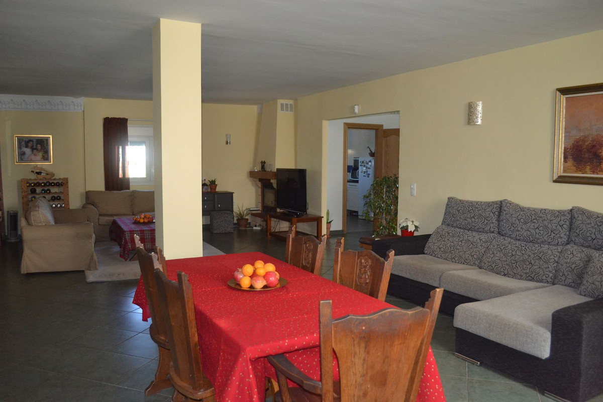 7 Bed Commercial unit for sale in Alhaurín De La Torre Costa Del Sol, Málaga, Spain