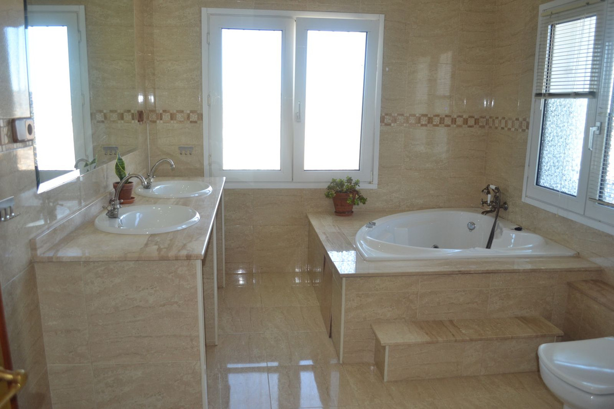 7 Bed Commercial unit for sale in Alhaurín De La Torre Costa Del Sol, Málaga, Spain