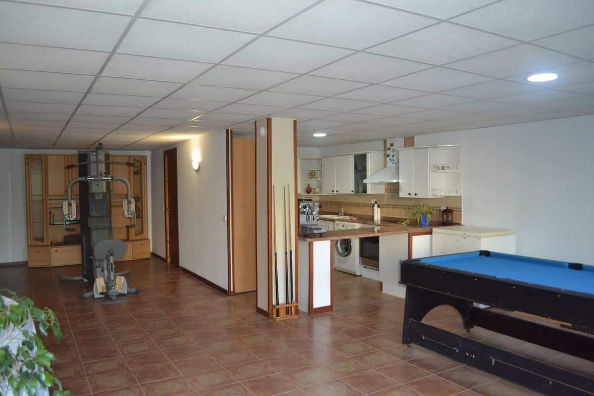 7 Bed Commercial unit for sale in Alhaurín De La Torre Costa Del Sol, Málaga, Spain