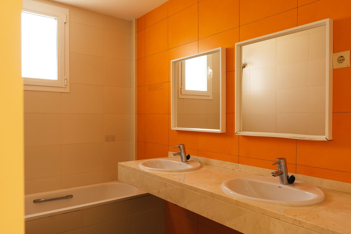 2 Bed Apartment for sale in Estepona Costa Del Sol, Málaga, Spain
