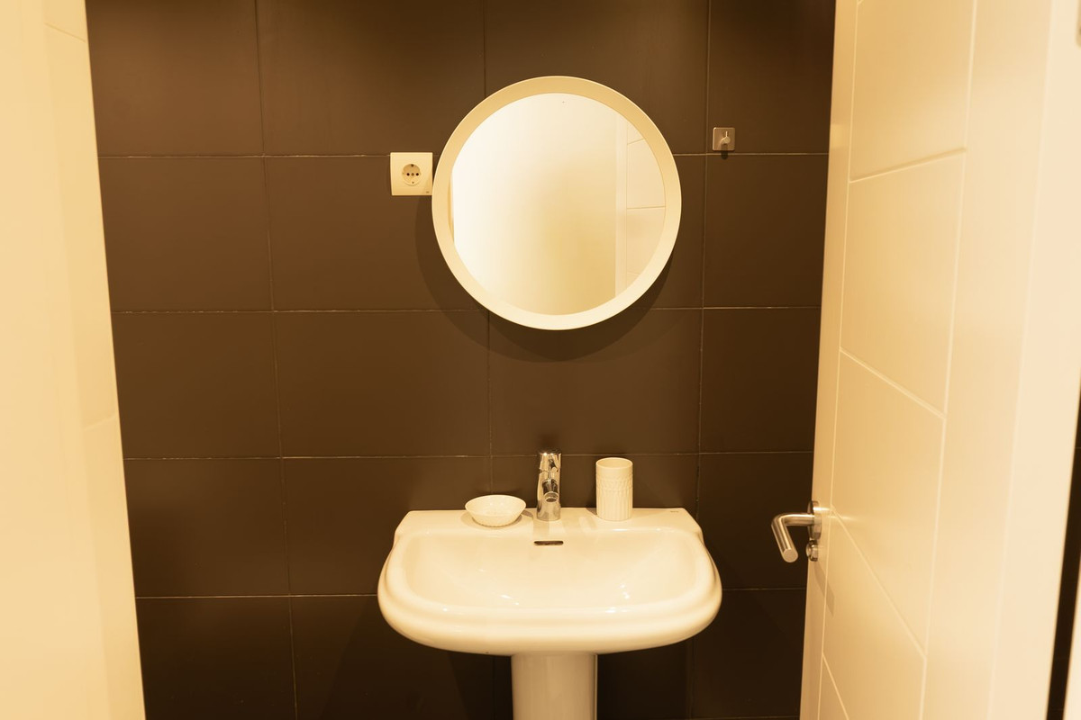 2 Bed Apartment for sale in Estepona Costa Del Sol, Málaga, Spain