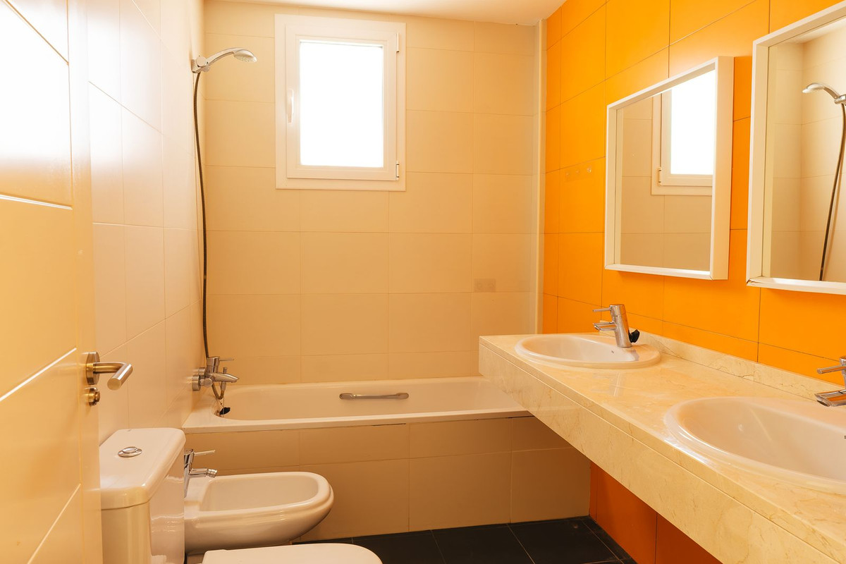 2 Bed Apartment for sale in Estepona Costa Del Sol, Málaga, Spain