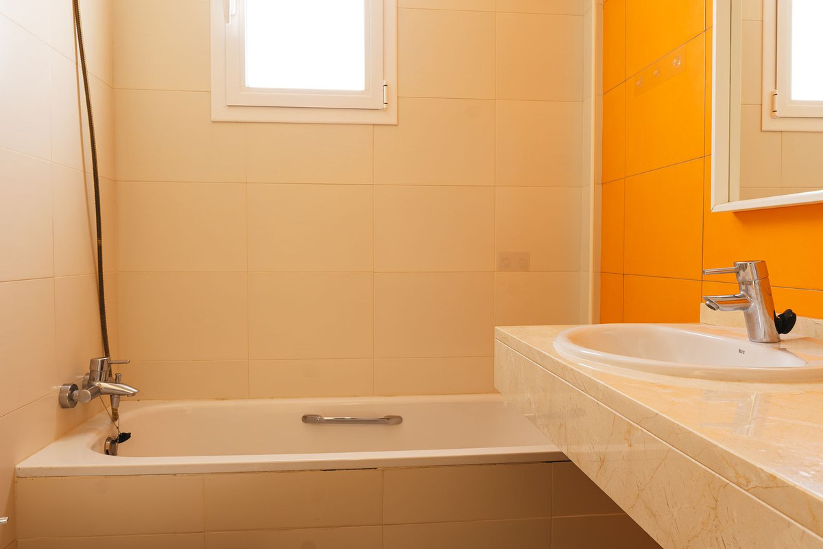 2 Bed Apartment for sale in Estepona Costa Del Sol, Málaga, Spain