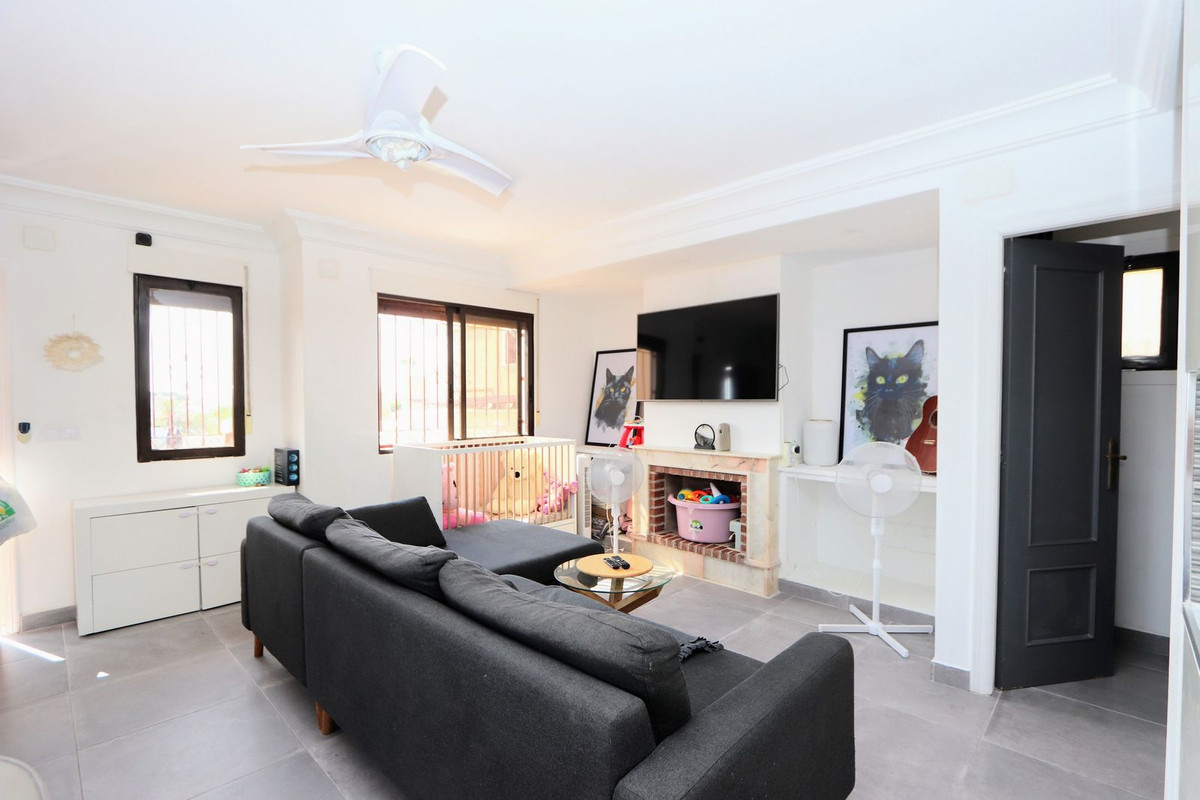 2 Bed Townhouse for sale in Villamartin Costa Blanca, Alicante, Spain