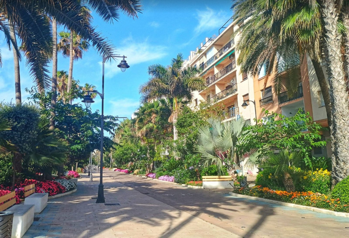 3 Bed Apartment for sale in Estepona Costa Del Sol, Málaga, Spain