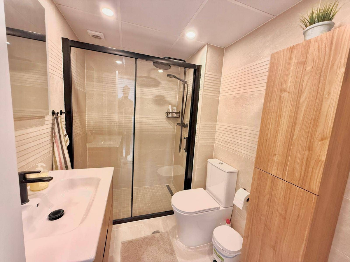 Se vende Apartamento Planta Media de 3 dormitorios en Costa Del Sol, Málaga, España