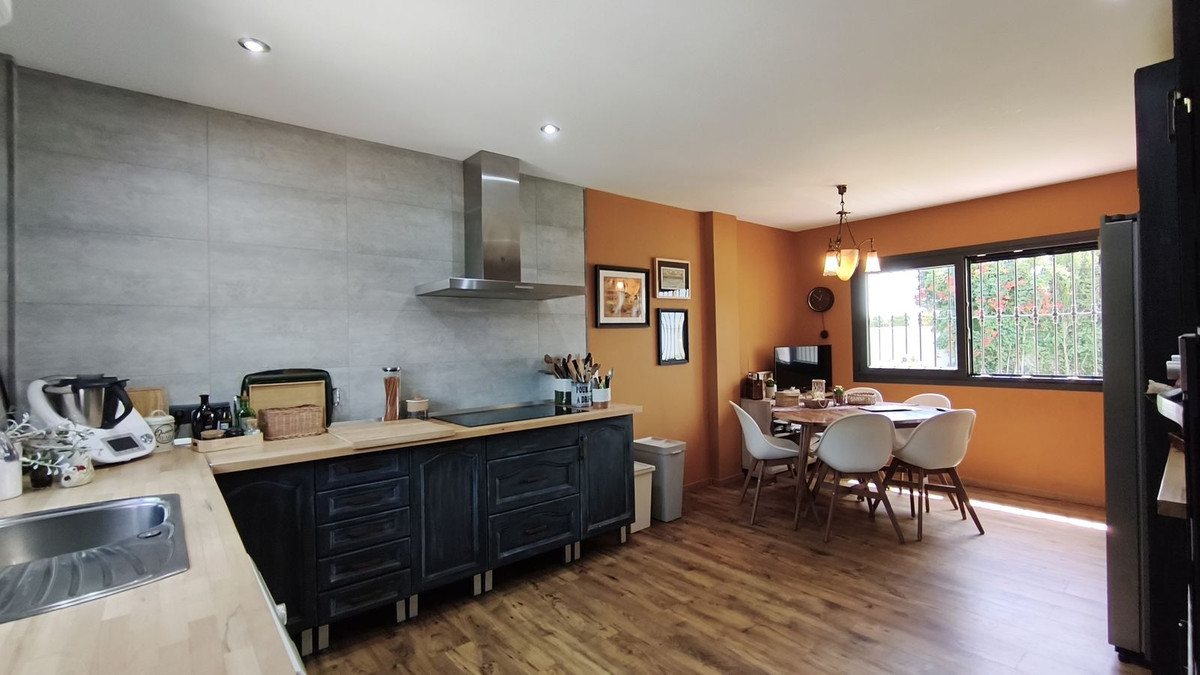 4 Bed Townhouse for sale in Alhaurín De La Torre Costa Del Sol, Málaga, Spain