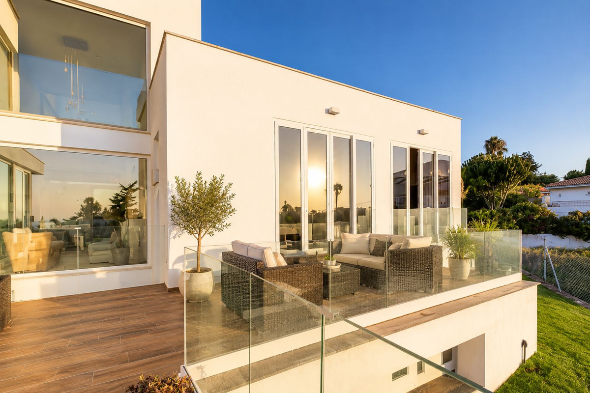 3 Bed Townhouse for sale in Estepona Costa Del Sol, Málaga, Spain