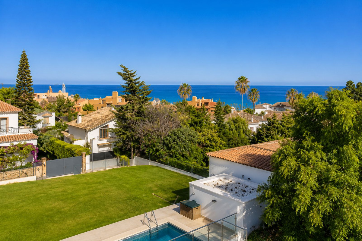 3 Bed Townhouse for sale in Estepona Costa Del Sol, Málaga, Spain