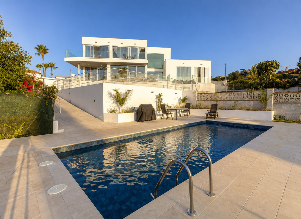 3 Bed Townhouse for sale in Estepona Costa Del Sol, Málaga, Spain