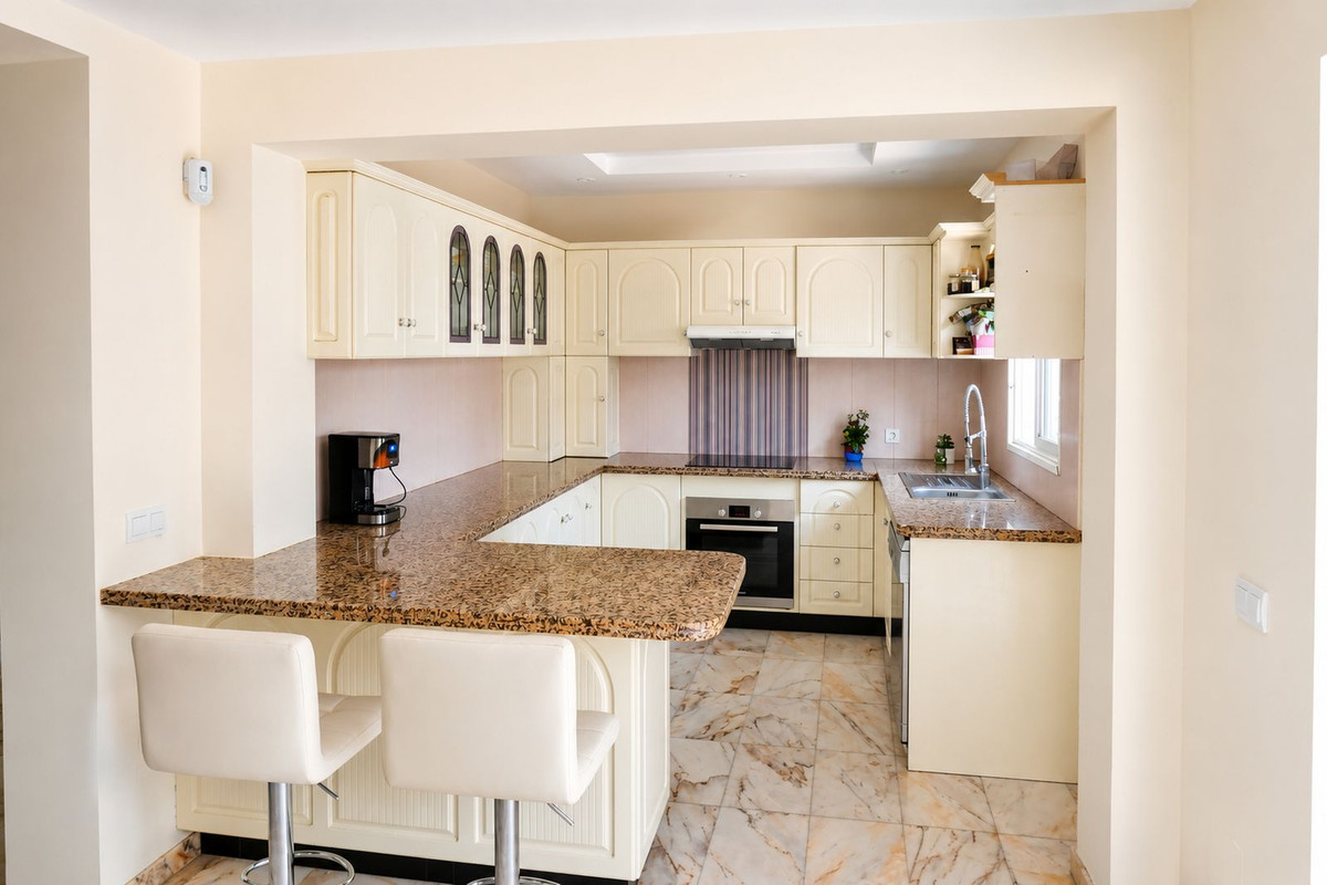 5 Bed Townhouse for sale in Marbella Costa Del Sol, Málaga, Spain