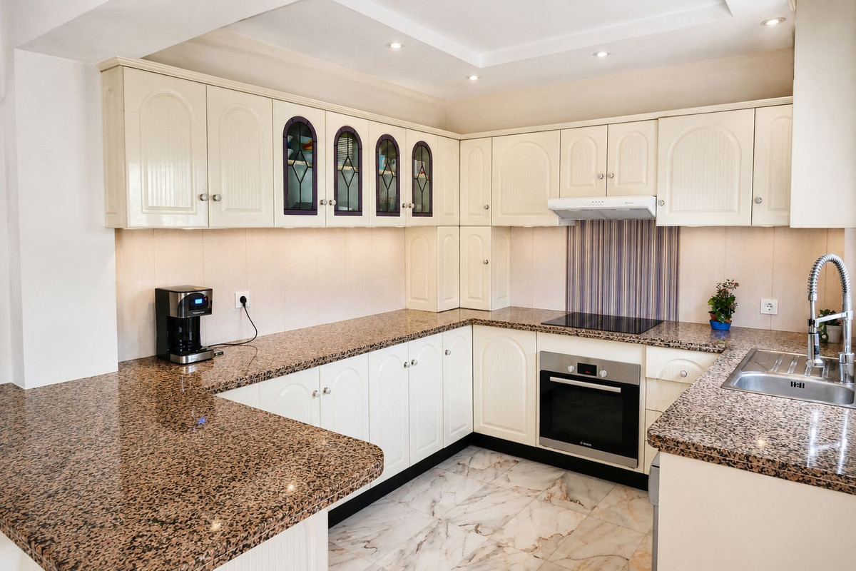 5 Bed Townhouse for sale in Marbella Costa Del Sol, Málaga, Spain