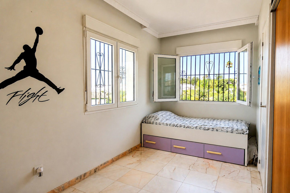 5 Bed Townhouse for sale in Marbella Costa Del Sol, Málaga, Spain