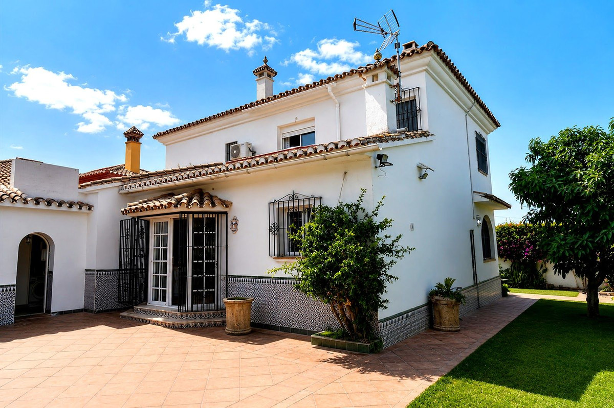 5 Bed Townhouse for sale in Marbella Costa Del Sol, Málaga, Spain