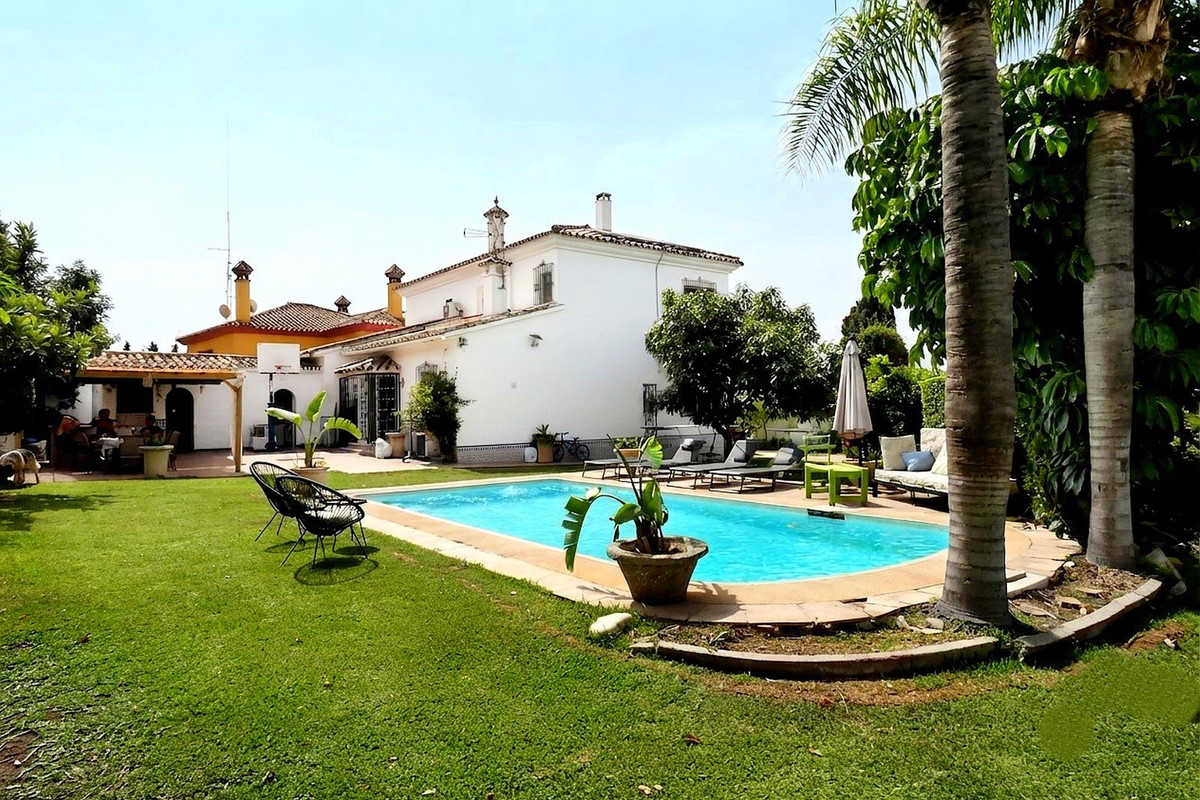 5 Bed Townhouse for sale in Marbella Costa Del Sol, Málaga, Spain