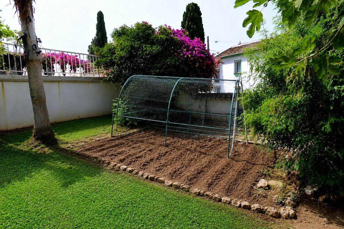 5 Bed Townhouse for sale in Marbella Costa Del Sol, Málaga, Spain