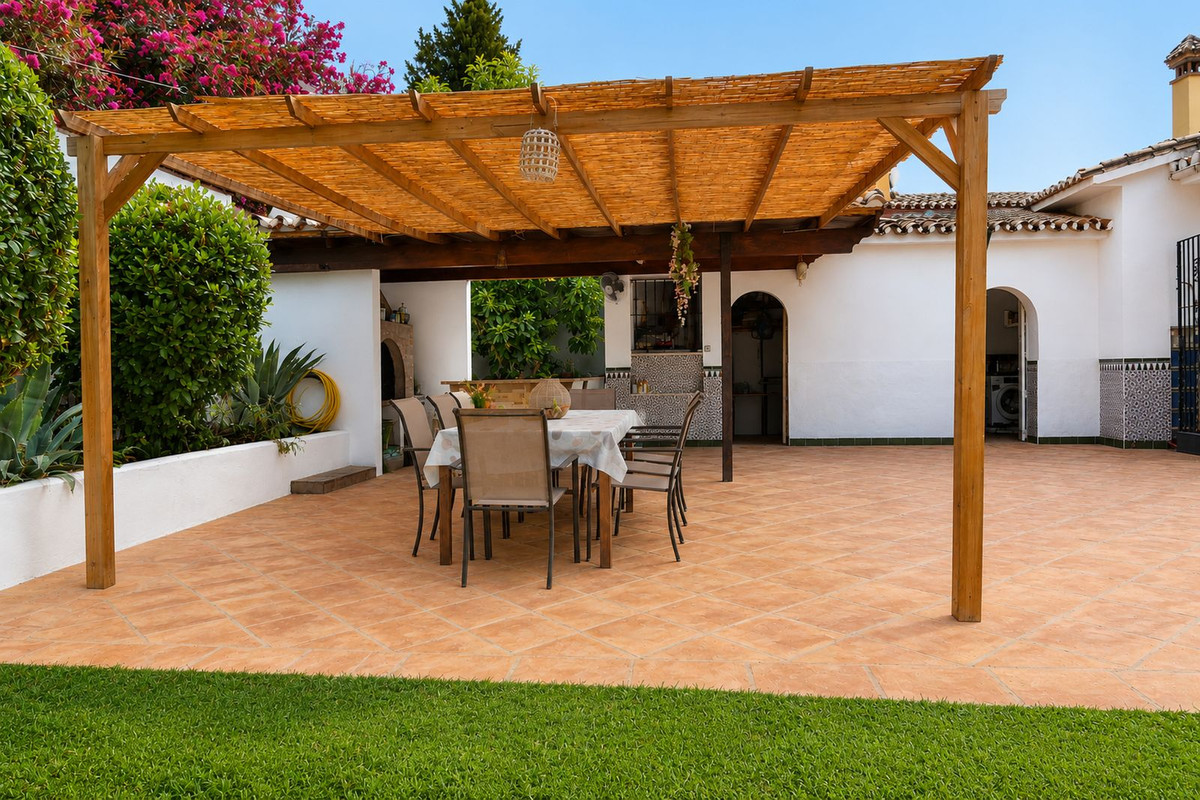 5 Bed Townhouse for sale in Marbella Costa Del Sol, Málaga, Spain