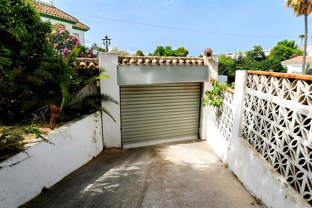 5 Bed Townhouse for sale in Marbella Costa Del Sol, Málaga, Spain