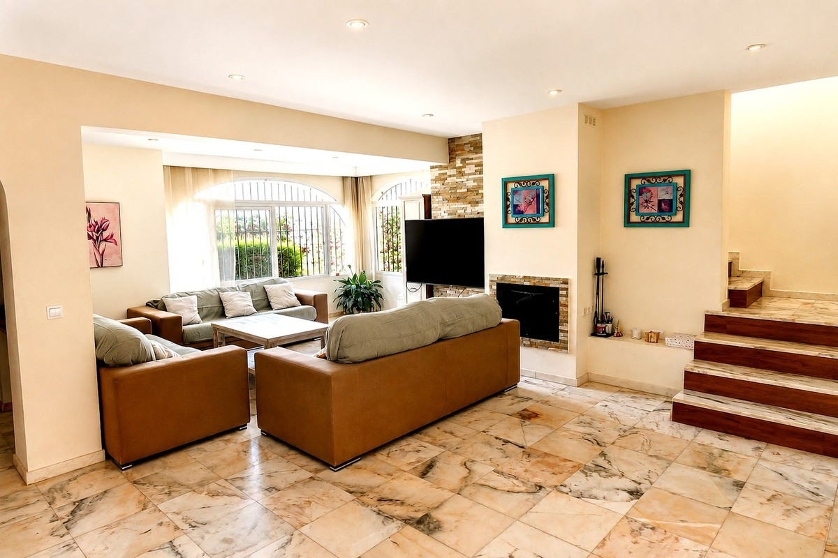 5 Bed Townhouse for sale in Marbella Costa Del Sol, Málaga, Spain