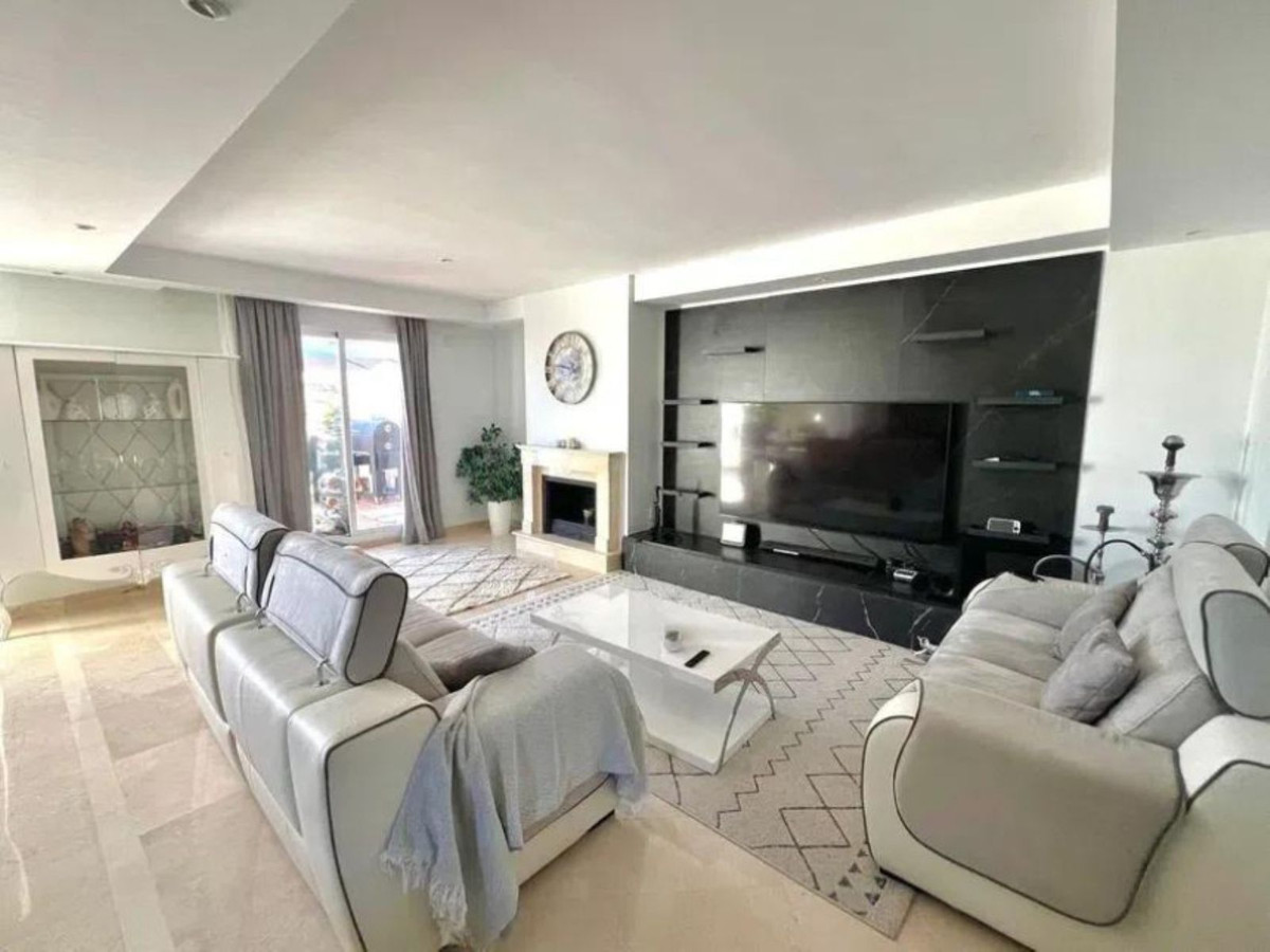 3 Bed Apartment for sale in Nueva Andalucía Costa Del Sol, Málaga, Spain