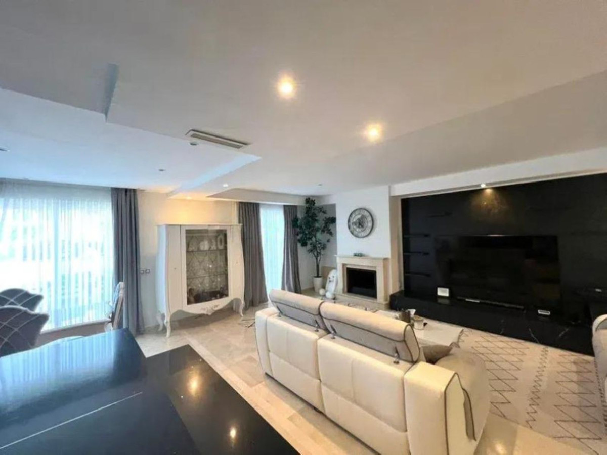 3 Bed Apartment for sale in Nueva Andalucía Costa Del Sol, Málaga, Spain