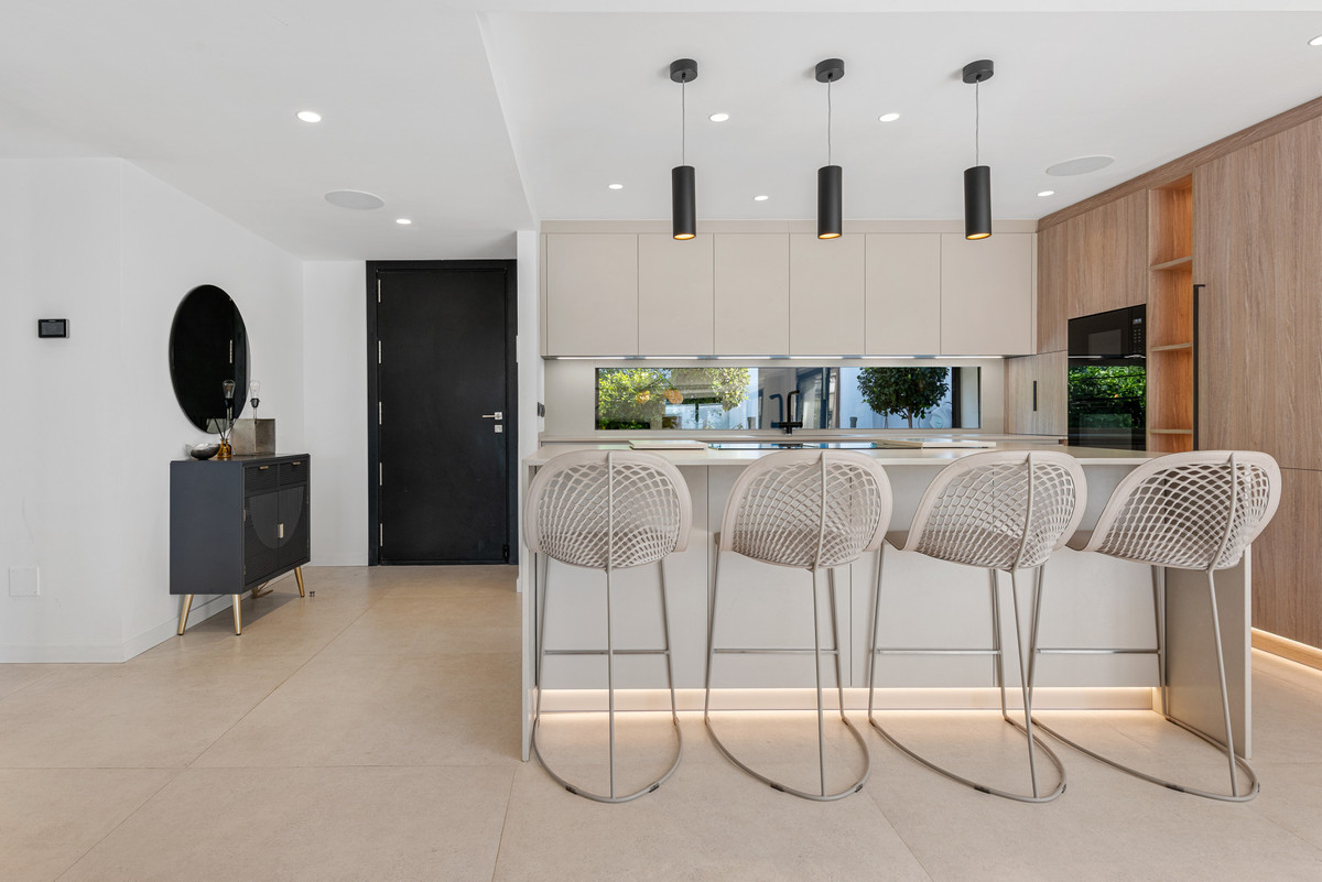 4 Bed Townhouse for sale in Nueva Andalucía Costa Del Sol, Málaga, Spain