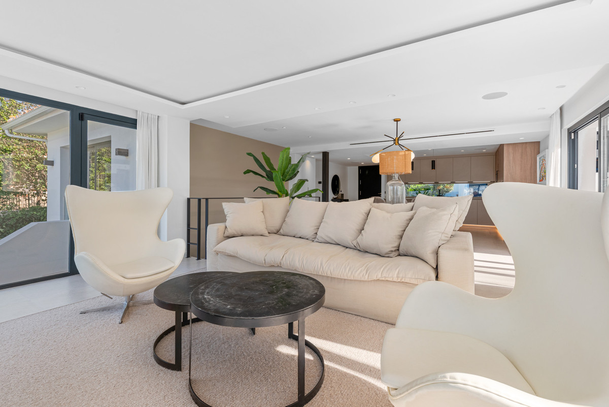 4 Bed Townhouse for sale in Nueva Andalucía Costa Del Sol, Málaga, Spain