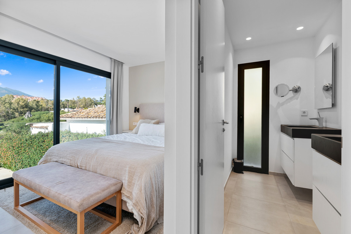 4 Bed Townhouse for sale in Nueva Andalucía Costa Del Sol, Málaga, Spain