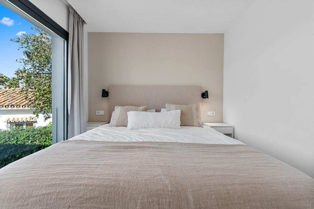 4 Bed Townhouse for sale in Nueva Andalucía Costa Del Sol, Málaga, Spain