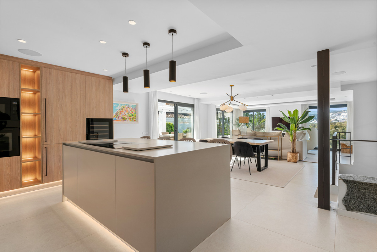 4 Bed Townhouse for sale in Nueva Andalucía Costa Del Sol, Málaga, Spain