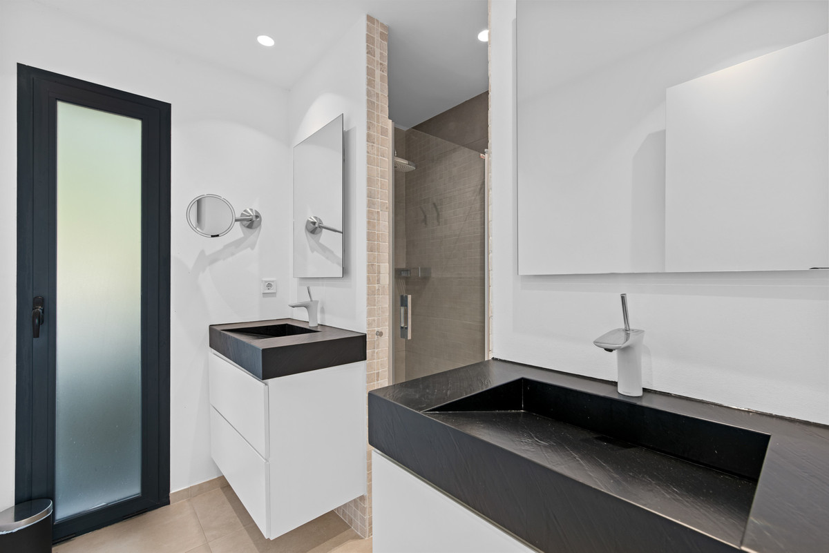 4 Bed Townhouse for sale in Nueva Andalucía Costa Del Sol, Málaga, Spain