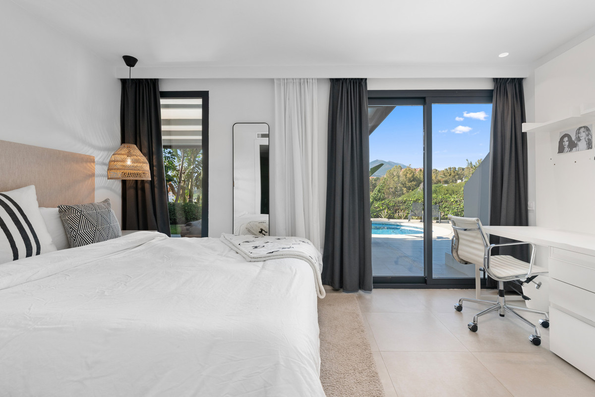 4 Bed Townhouse for sale in Nueva Andalucía Costa Del Sol, Málaga, Spain