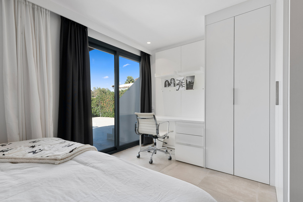 4 Bed Townhouse for sale in Nueva Andalucía Costa Del Sol, Málaga, Spain