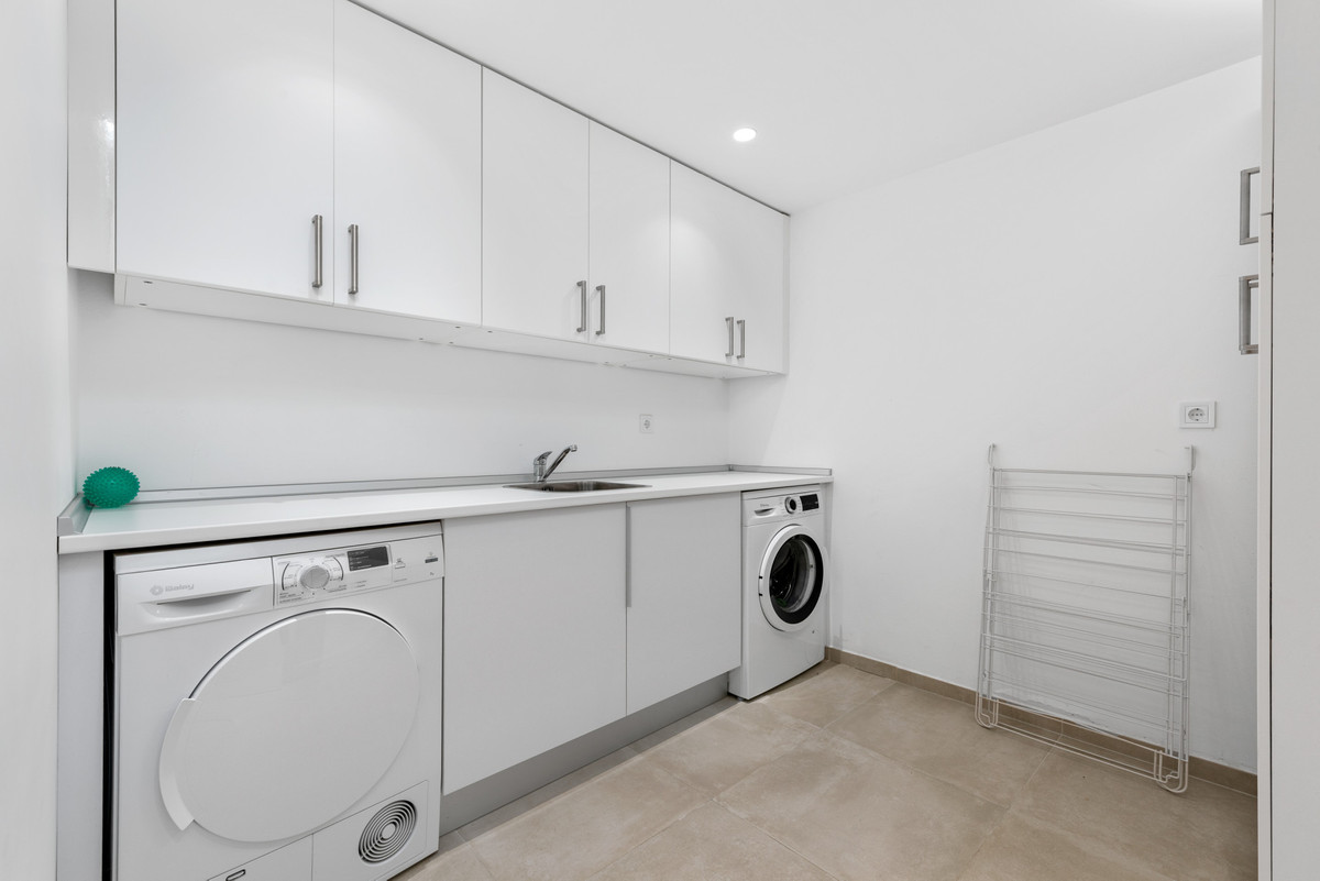 4 Bed Townhouse for sale in Nueva Andalucía Costa Del Sol, Málaga, Spain