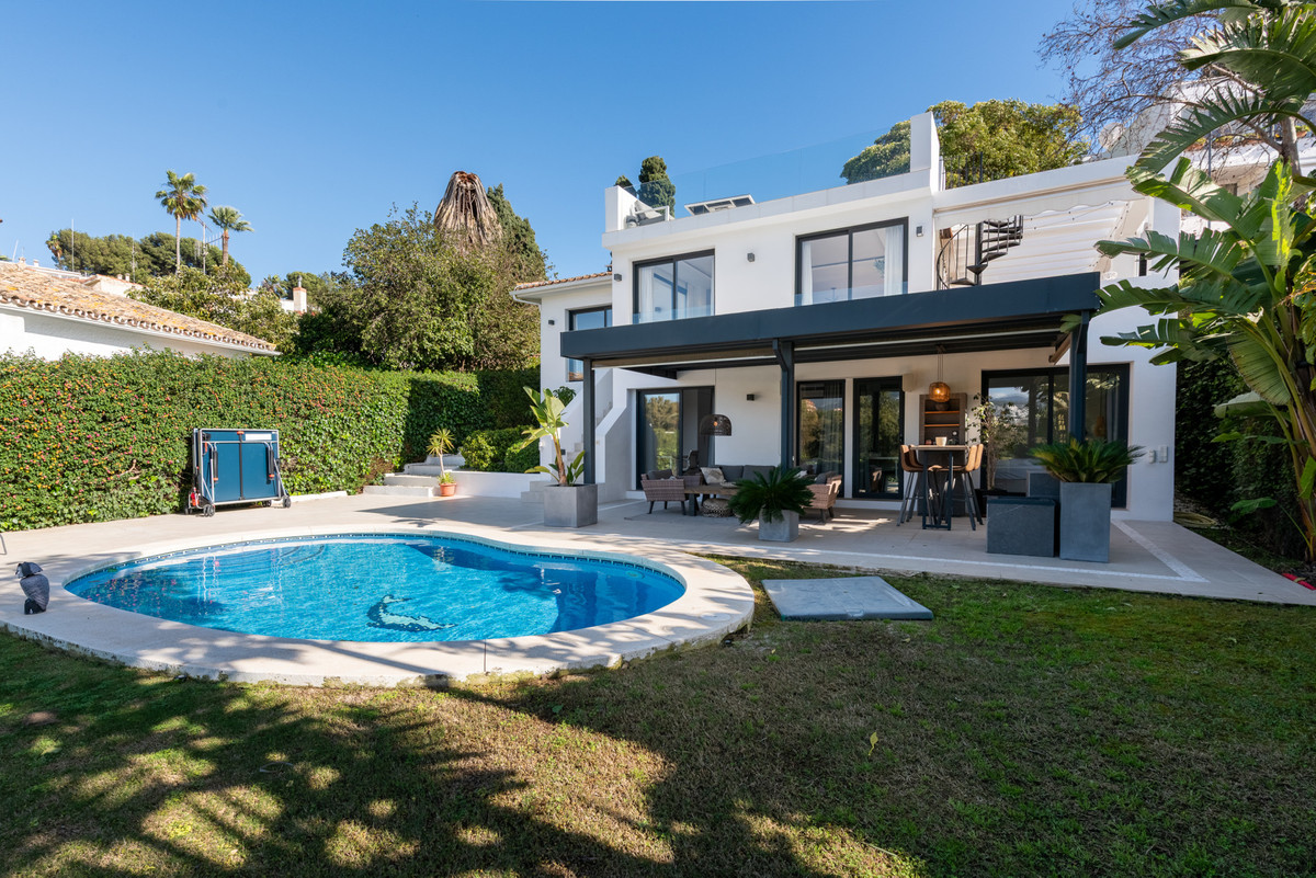 4 Bed Townhouse for sale in Nueva Andalucía Costa Del Sol, Málaga, Spain