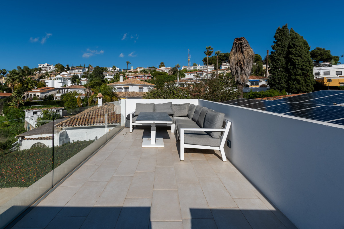 4 Bed Townhouse for sale in Nueva Andalucía Costa Del Sol, Málaga, Spain
