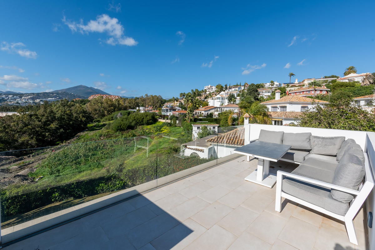 4 Bed Townhouse for sale in Nueva Andalucía Costa Del Sol, Málaga, Spain