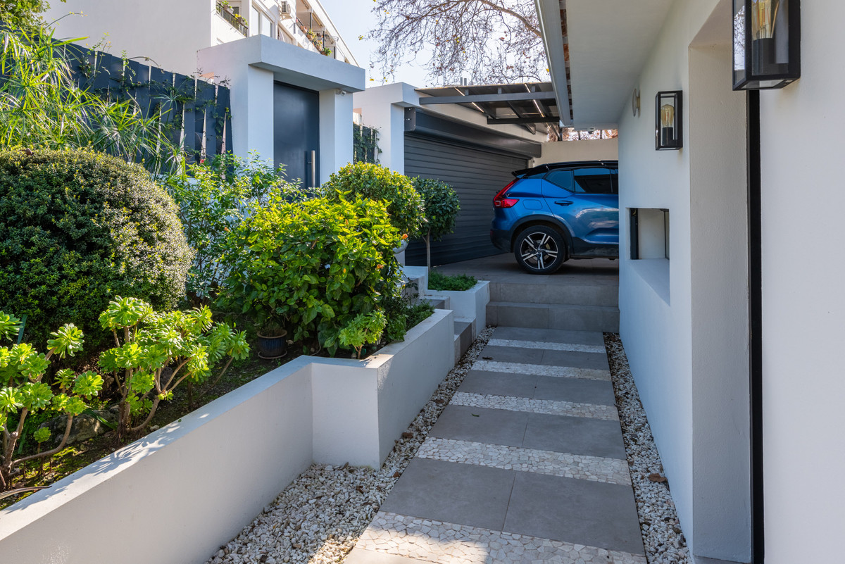 4 Bed Townhouse for sale in Nueva Andalucía Costa Del Sol, Málaga, Spain
