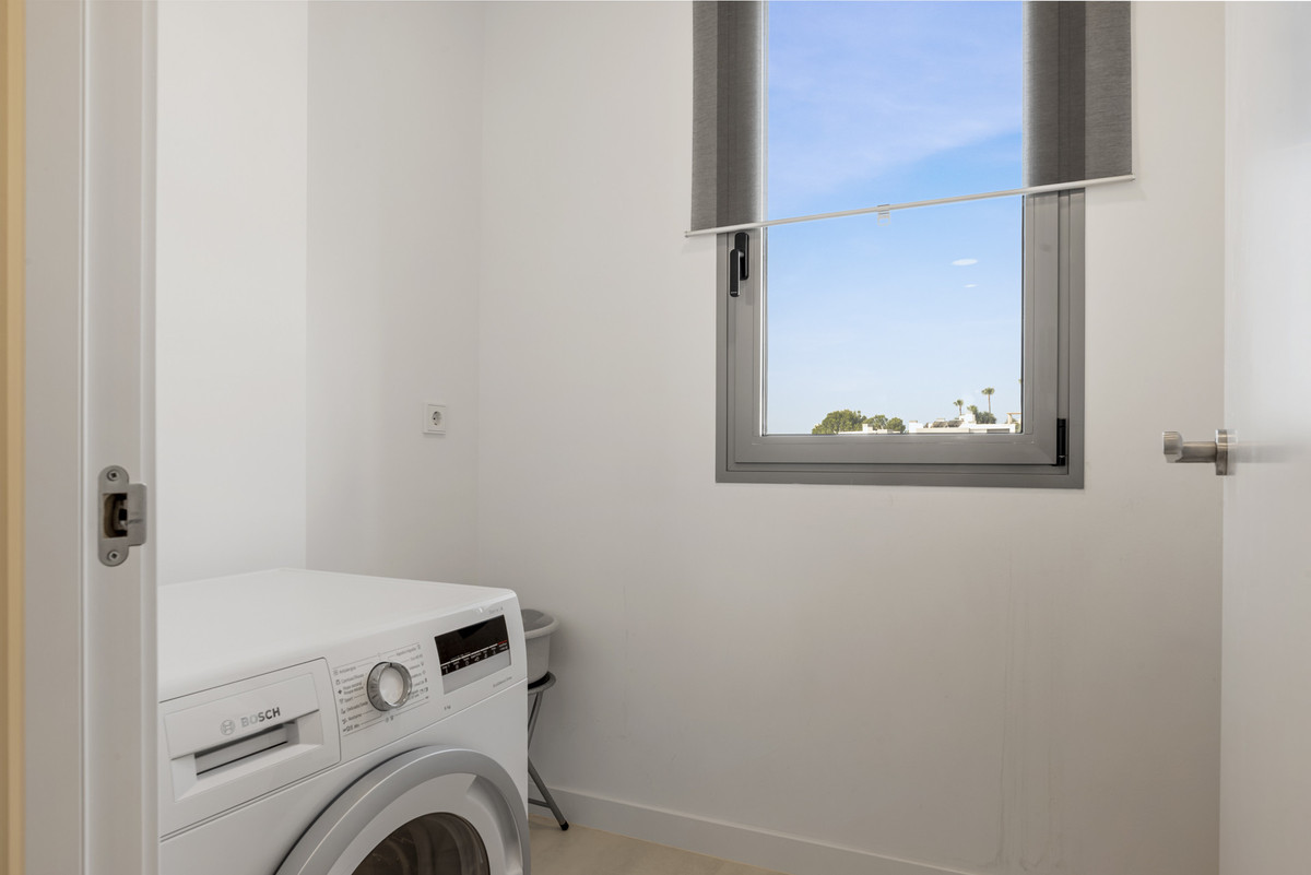2 Bed Apartment for sale in Selwo Costa Del Sol, Málaga, Spain