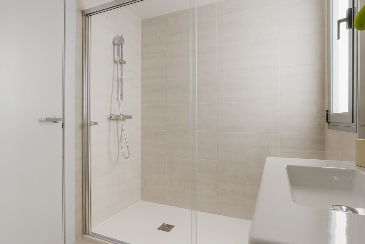 2 Bed Apartment for sale in Selwo Costa Del Sol, Málaga, Spain